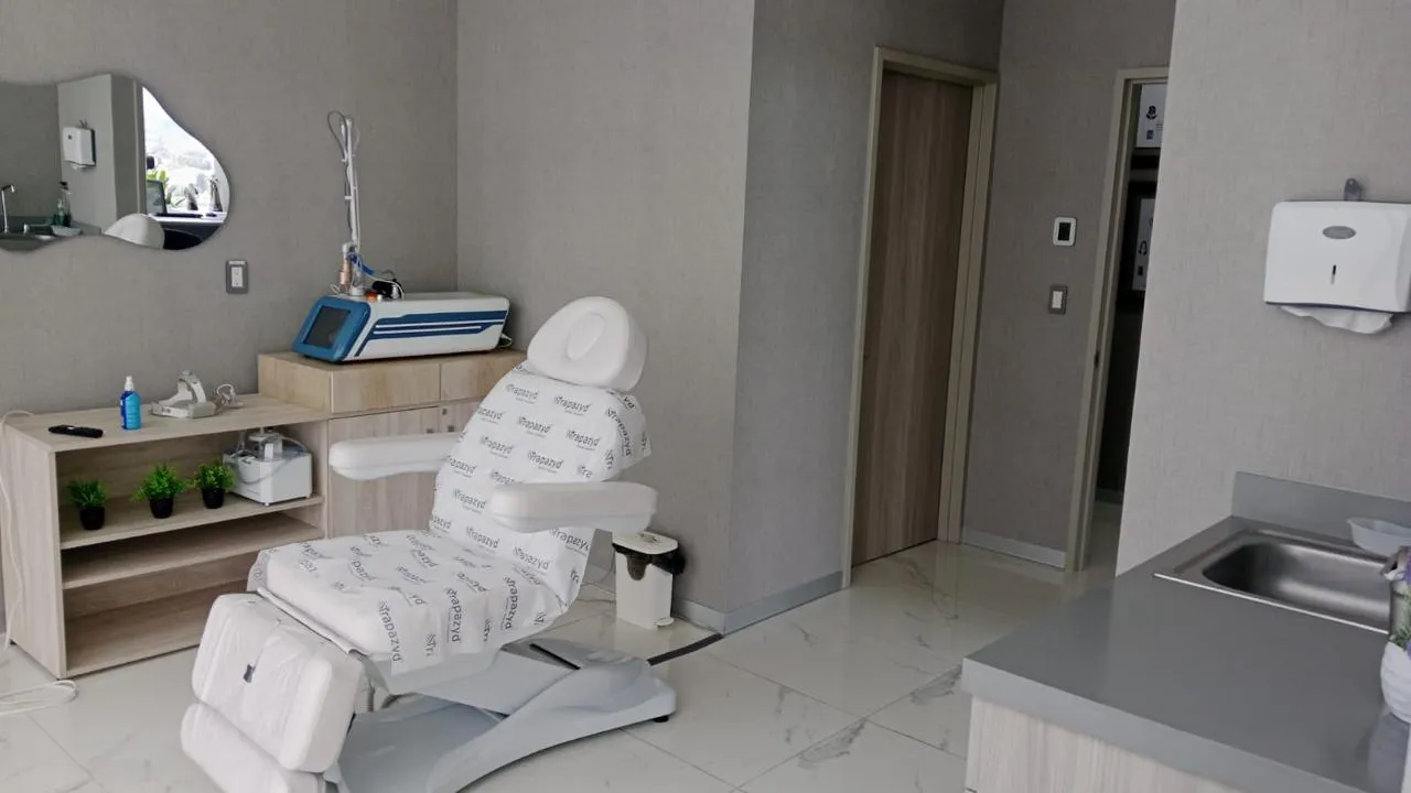 Vista general de las instalaciones donde se brinda la consulta de traumatología y ortopedia.